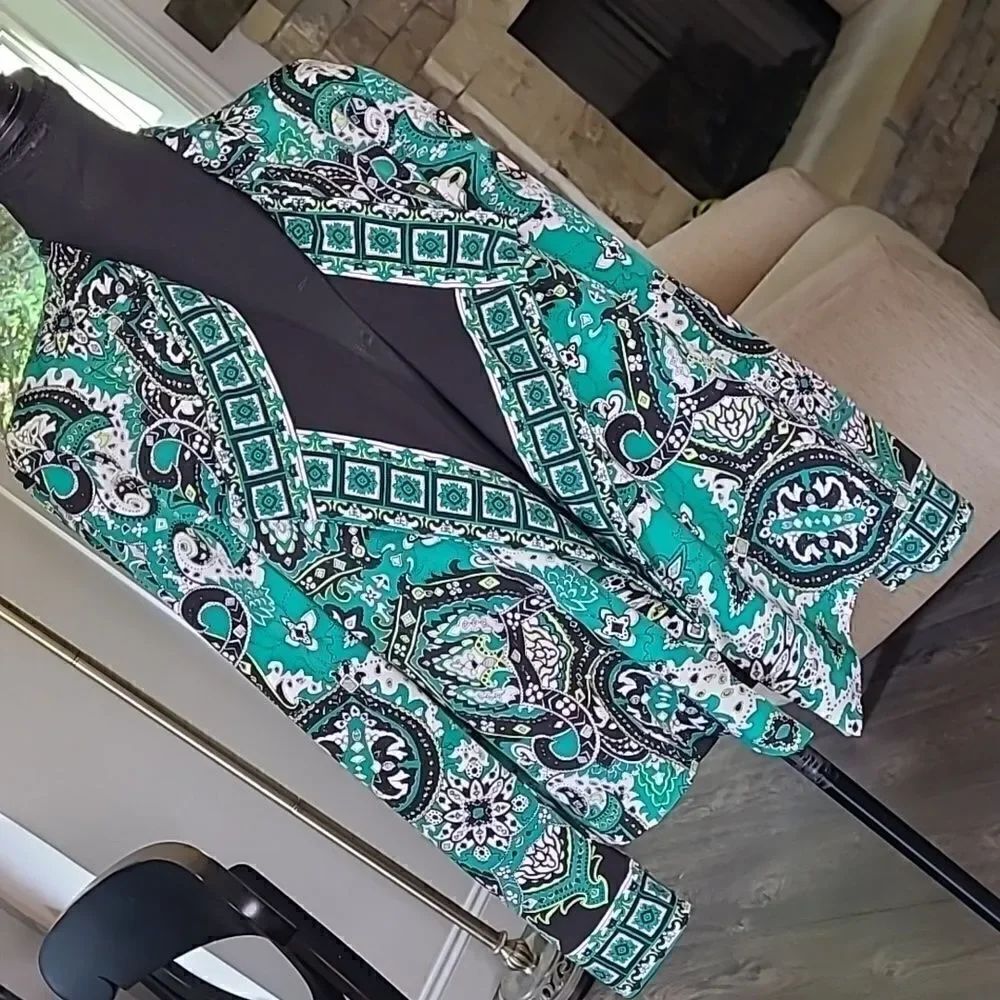 Chico's sz 2 dress jacket.unusual front lapels